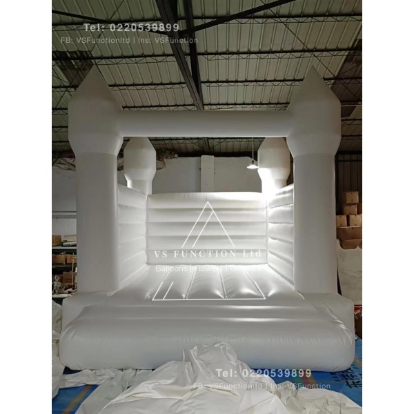 bouncy castle White for hire